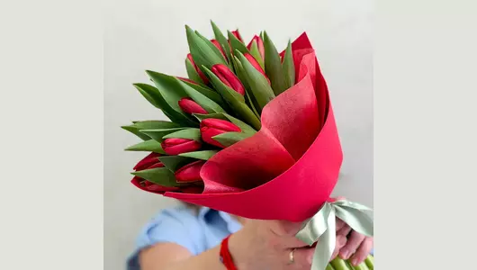 Букет 15 красных тюльпанов FMART by flowwow