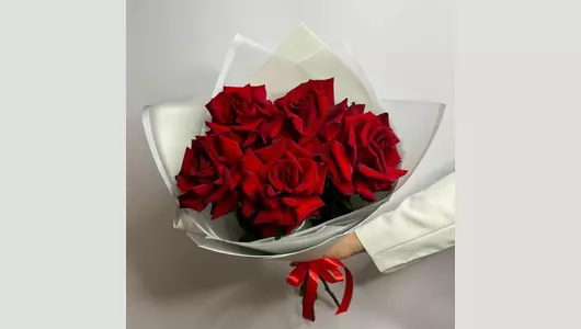 Французская роза красного цвета FMART by flowwow