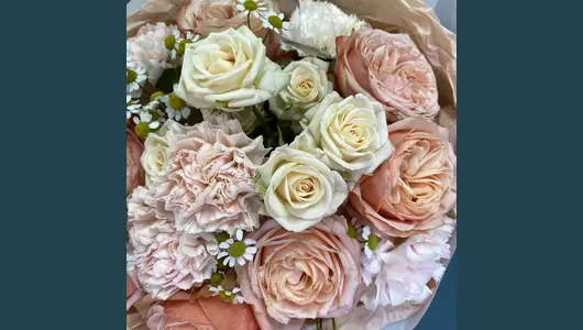 Крем брюле. Розы ромашки гвоздики FMART by flowwow