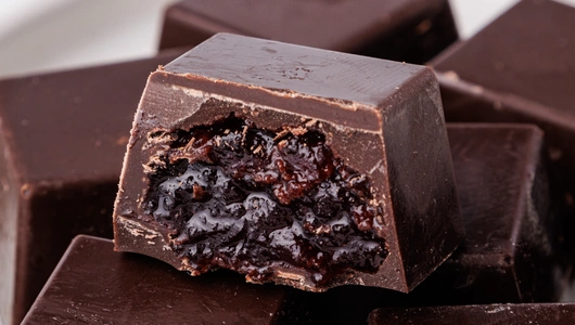 Конфеты из&nbsp;темного шоколада "Брусника с&nbsp;чили перцем"