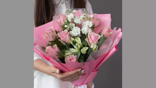 Элегантный букет: Розы и&nbsp;Альстромерии с&nbsp;нотками Маттиолы