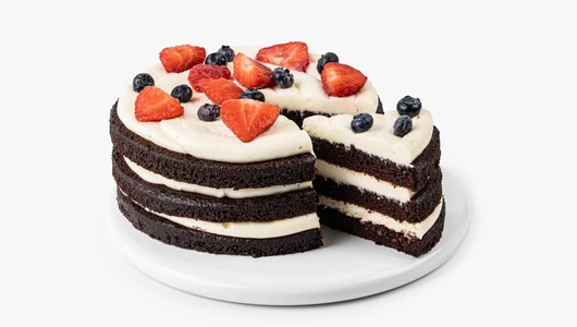 Торт "Бернау" со свежими ягодами и творожным сыром