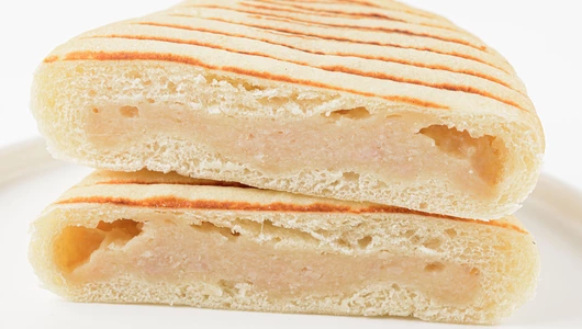 Лепешка с&nbsp;сулугуни и&nbsp;ветчиной из&nbsp;свиного окорока