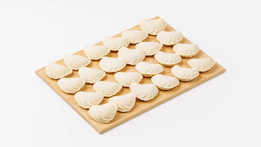 Вареники с сыром сулугуни и шпинатом