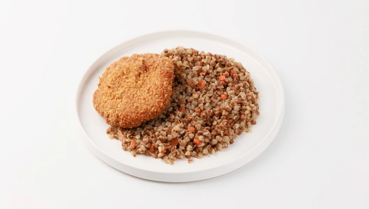 Шницель куриный с гречневой кашей и овощами Халяль