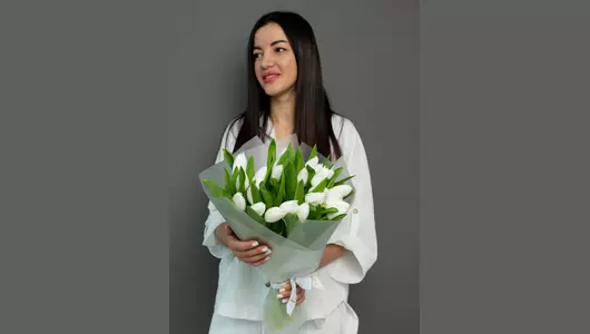 Букет из&nbsp;25 белых тюльпанов: чистый и&nbsp;искренний подарок