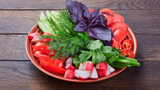 Ассорти из свежих овощей и зелени Ассорти из свежих овощей и зелени