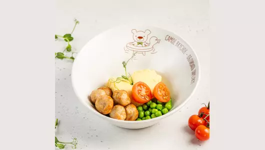 Запеченные фрикадельки из индейки с горошком и картофельным пюре (детские)