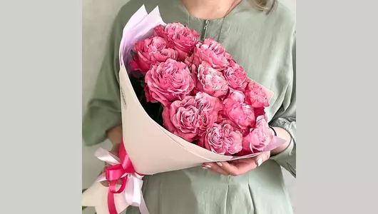 Букет 11 розовых пионовидных роз FMART by flowwow