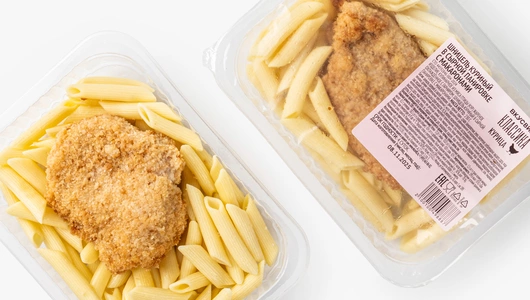 Шницель куриный в сырной панировке с макаронами