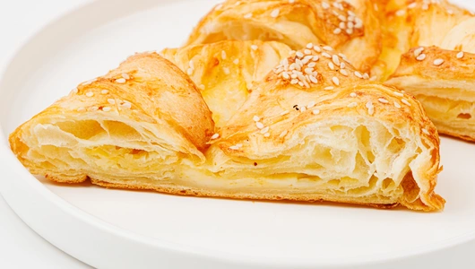 Хачапури с сыром сулугуни и моцареллой, кафе Хачапури с сыром сулугуни и моцареллой, кафе