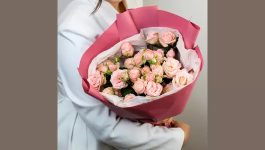 Букет "Элегантное признание" из&nbsp;9 кустовых роз FMART by flowwow