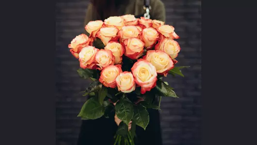 Букет из 19 роз Кабарет (70см)