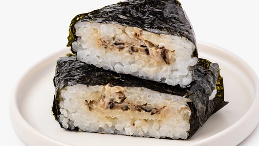 Онигири с&nbsp;грибами шиитаке