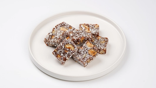 Пастила фруктово-овощная из яблока и моркови с фундуком, апельсином и кокосом 100 гр Пастила фруктово-овощная из яблока и моркови с фундуком, апельсином и кокосом 100 гр