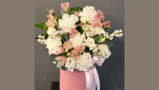 Букет в&nbsp;нежном розовом цвете из&nbsp;альстромерий, эустомы, гвоздики «Сердце для&nbsp;тебя» FMART by flowwow