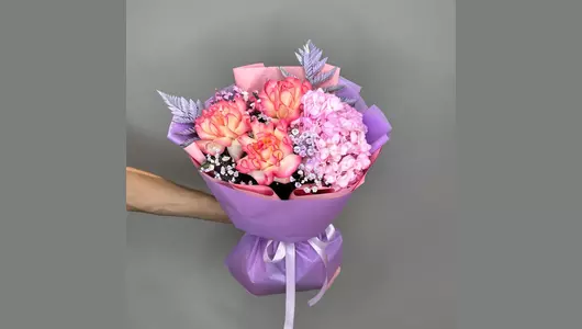 Букет из французских роз с гортензией FMART by flowwow