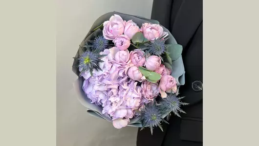 Букет с&nbsp;эрингиумом и&nbsp;лаванда баблс FMART by flowwow