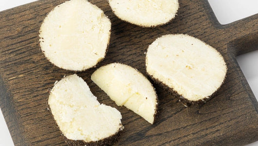 Сыр козий "Белпер Кноле" в&nbsp;черном перце, 50 г