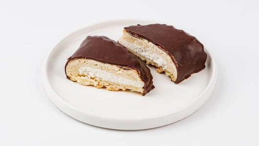 Сочник с творогом в шоколаде