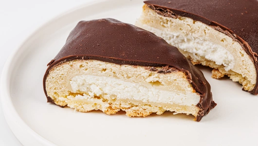 Сочник с творогом в шоколаде