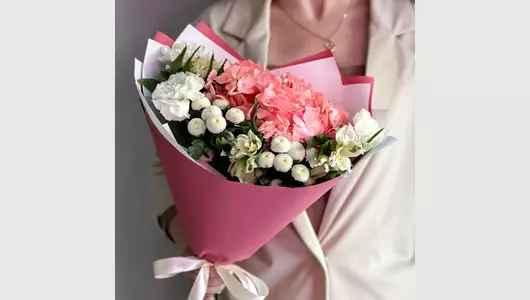 Букет с&nbsp;гортензией и&nbsp;альстромерией #107 FMART by flowwow