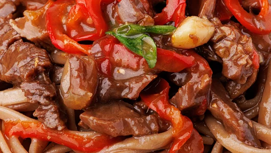 Говядина "Кунг Пао" с гречневой лапшой