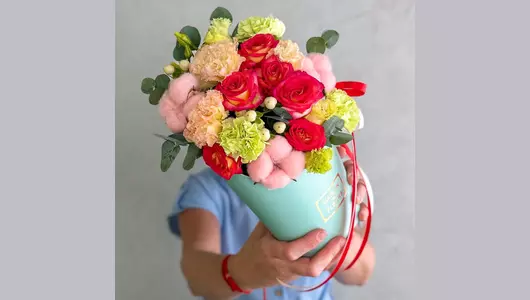 Цветы в&nbsp;коробке «Тропический коктейль» с&nbsp;эустомой FMART by flowwow