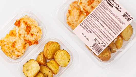 Биточки из курицы и сыра с запеченным картофелем