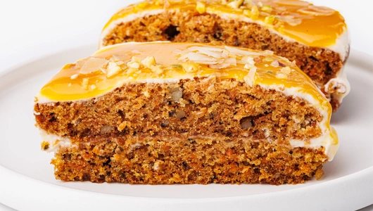 Оладьи морковные с семенами чиа, заварным кремом и соусом "Манго-Маракуйя", кафе Оладьи морковные с семенами чиа, заварным кремом и соусом "Манго-Маракуйя", кафе