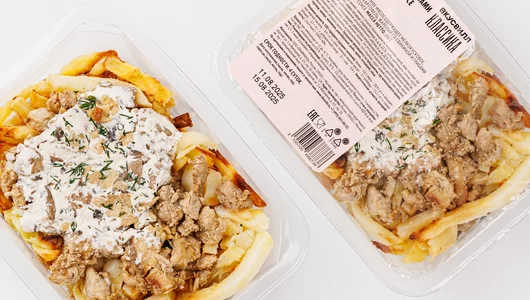 Картофель жареный со свининой и грибами в сметанном соусе