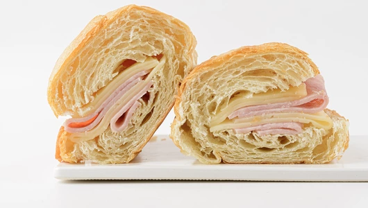 Круассан с&nbsp;ветчиной и&nbsp;сыром КС