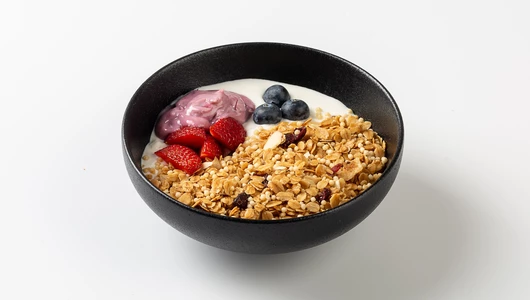 Гранола ягодная с брусничной сгущёнкой