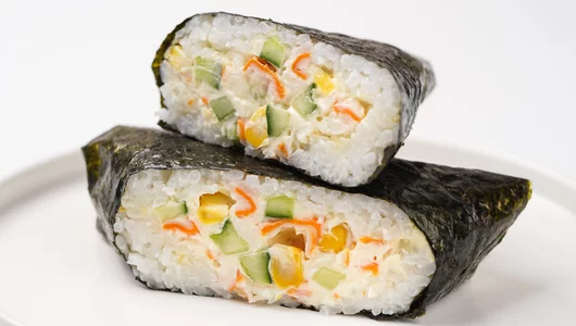 Онигири "Крабовый салат"