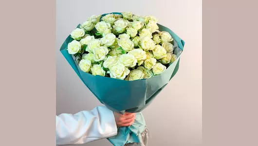 Монобукет из&nbsp;15 штук кустовой розы "Чистота и&nbsp;нежность" FMART by flowwow