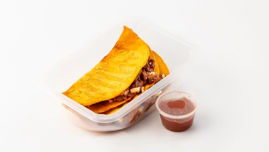 Тортилья с мясным фаршем и сыром, кафе