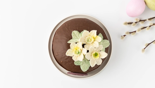 Кулич "Светлая Пасха" в&nbsp;корпусе из&nbsp;молочного шоколада