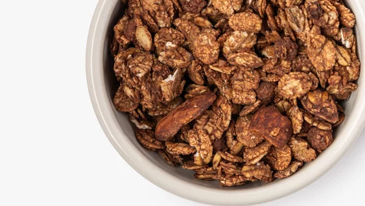 Гранола запечённая с&nbsp;миндалём и&nbsp;шоколадом