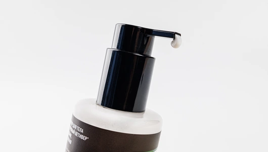 Молочко-шиммер для тела питательное "Пряный ветивер" с ниацинамидами Молочко-шиммер для тела питательное "Пряный ветивер" с ниацинамидами