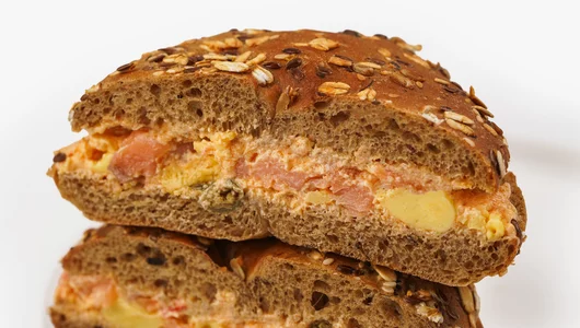 Бейгл с&nbsp;лососем холодного копчения