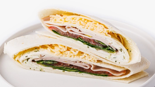 Тортилья с мортаделлой, сыром и песто, кафе