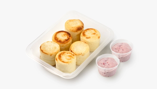 Большая порция сырников нежных с брусничной сгущенкой