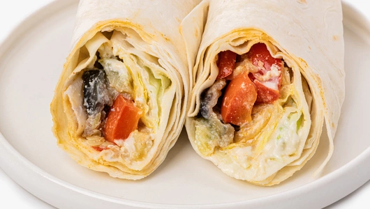 Сэндвич ролл с&nbsp;печеными овощами и&nbsp;кремом из&nbsp;тофу