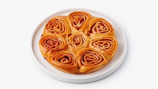 Булочка "Ромашка семейная" с вишней