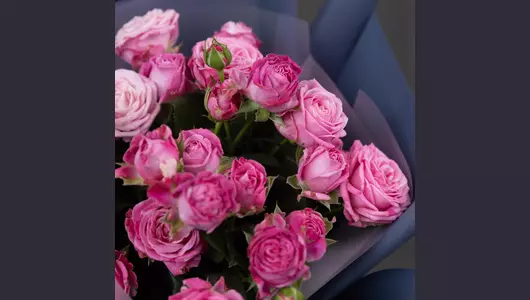 Букет из&nbsp;пионовидных кустовых роз