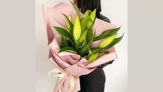 Лилия в&nbsp;дизайнерском оформлении FMART by flowwow
