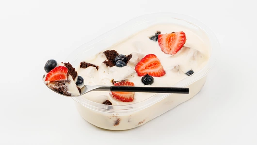 Десерт "Бернау" со свежей ягодой