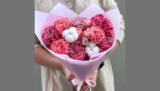 Букет с&nbsp;пионовидными и&nbsp;кустовыми розами #149 FMART by flowwow