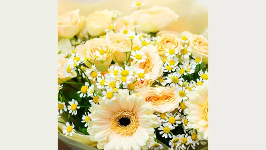 Авторский букет «Бежевый луг» с&nbsp;герберой и&nbsp;кустовой розой FMART by flowwow