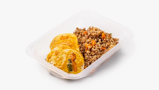 Гречка с&nbsp;куриным рулетом с&nbsp;курагой и&nbsp;шпинатом